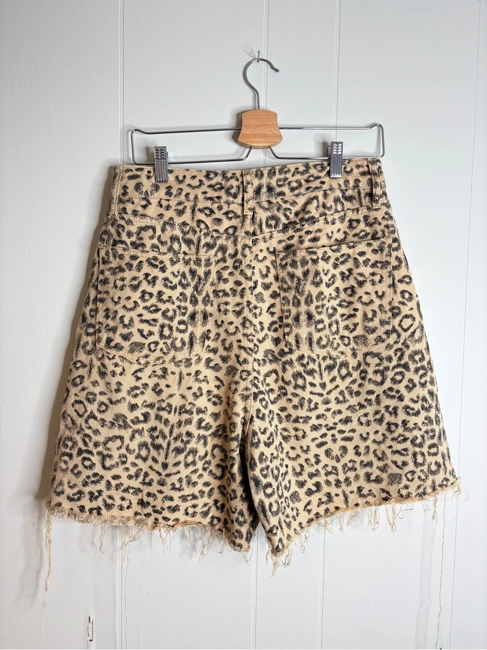 Free People cheetah Dog Town cut off shorts size large raw hem high rise loose